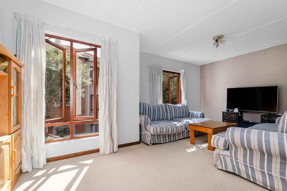 LIGHT 1 BEDROOM FIRST FLOOR APARTMENT FOR SALE IN BROADACRES - Photo 2