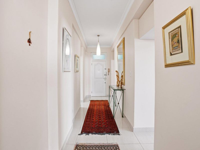 Expansive Frontline Apartment with Spectacular Promenade and Ocean Views - Photo 9