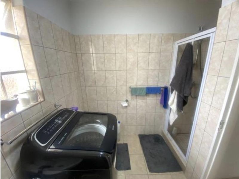 2 Bedroom lock up and go apartment - Photo 9