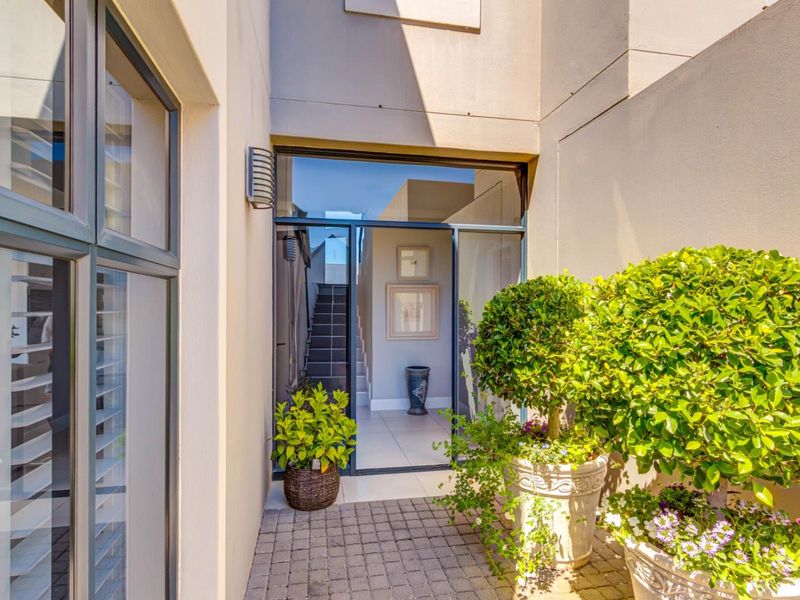 Estate Living with Outeniqua Mountain Views - Photo 2