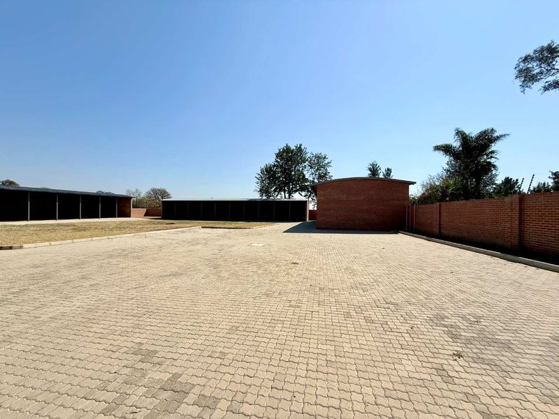 🌟 Prime Kyalami Location – Investment Holding with Storage & Multiple Dwellings 🌟 - Photo 6