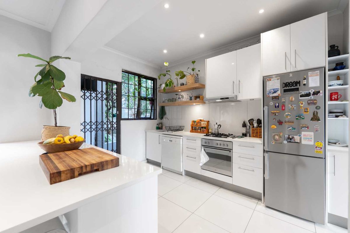 Secure Vredehoek Gem with Views, Garden & Separate Flatlet - Photo 3