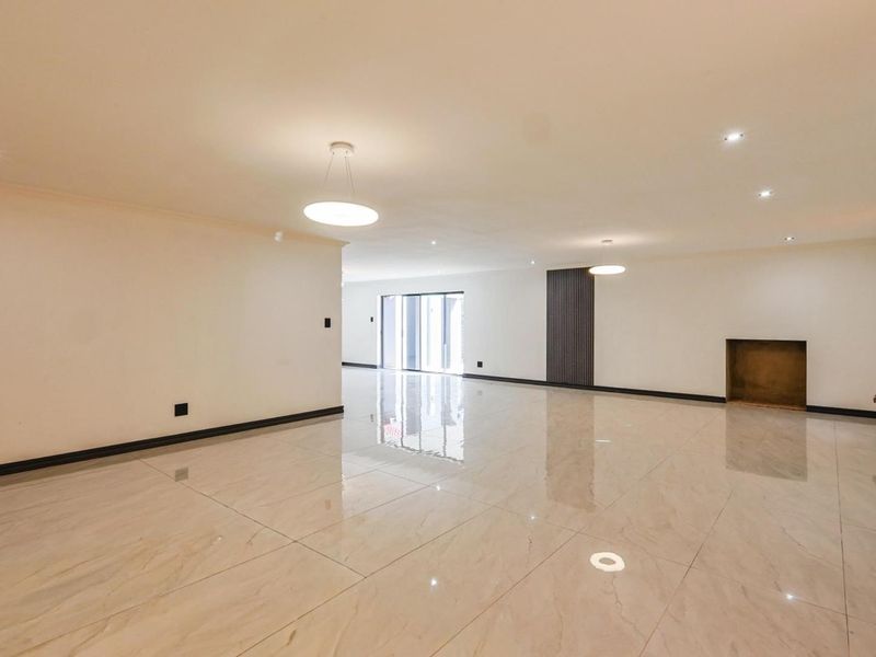 Newly Renovated 6-Bedroom Single-Storey Home with Flatlet – Turnkey Perfection - Photo 9