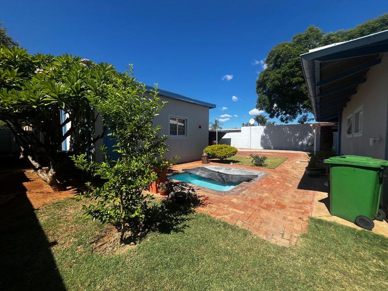 Beautiful older Pioneerspark house for sale - Photo 4