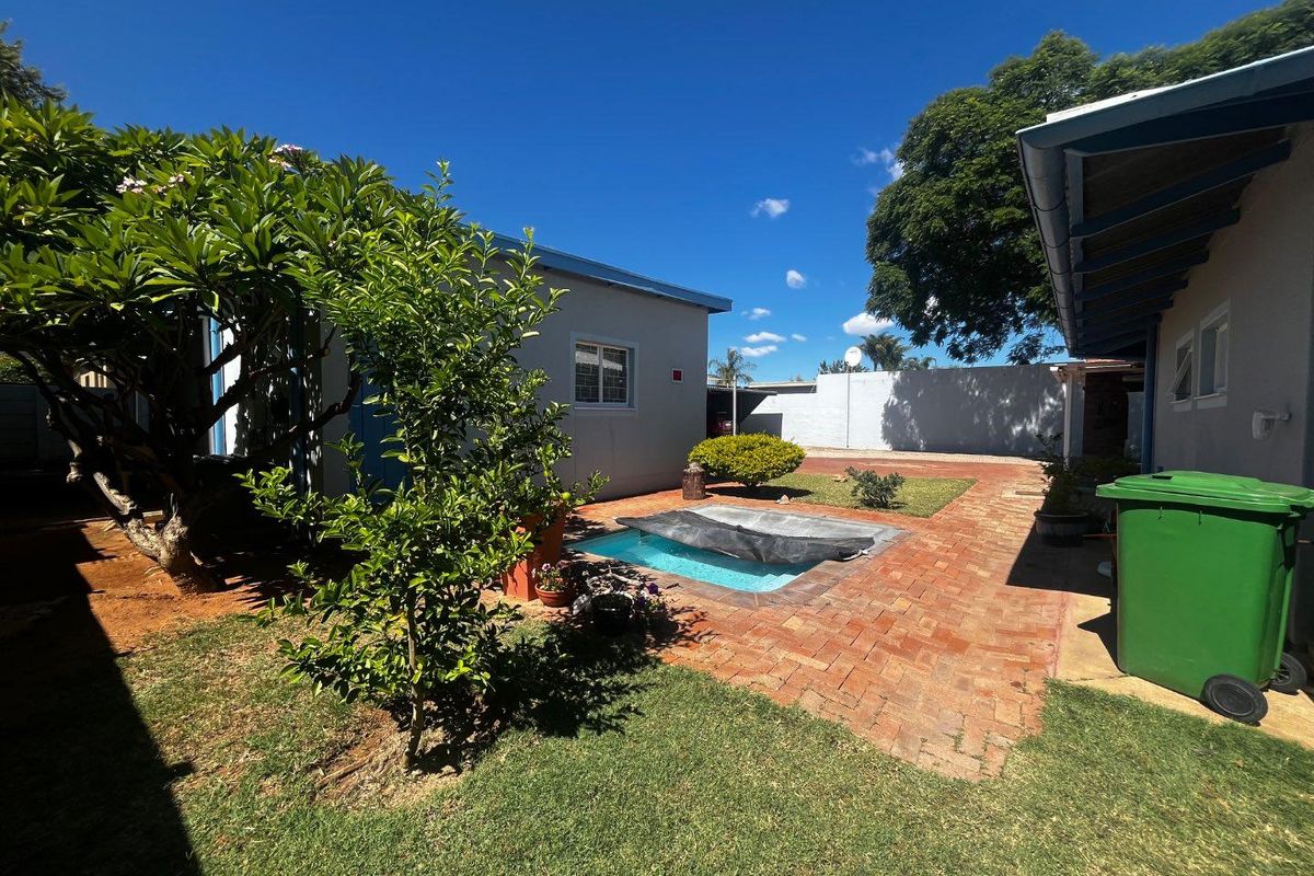 Beautiful older Pioneerspark house for sale - Photo 4