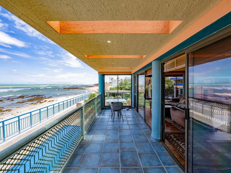 Sole Mandate: Exceptional Beachfront Property with Uninterrupted Views - Photo 5