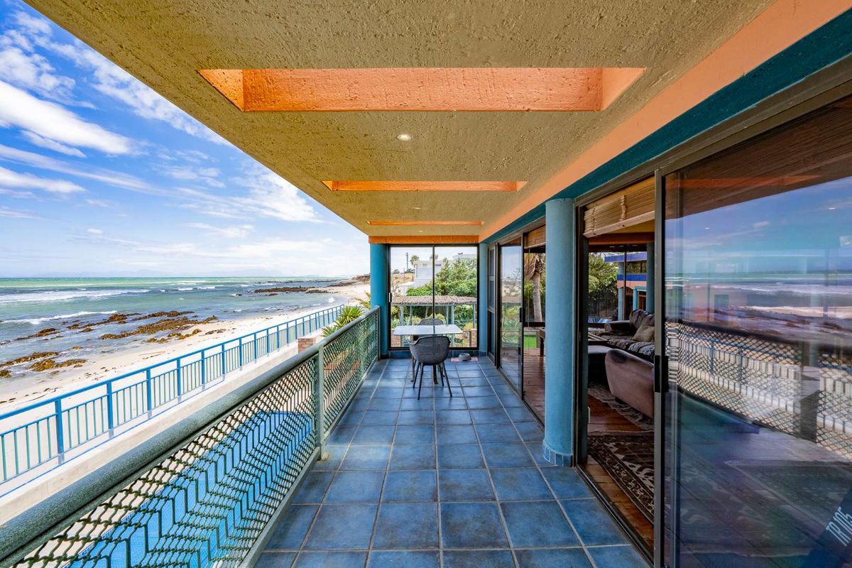 Sole Mandate: Exceptional Beachfront Property with Uninterrupted Views - Photo 5