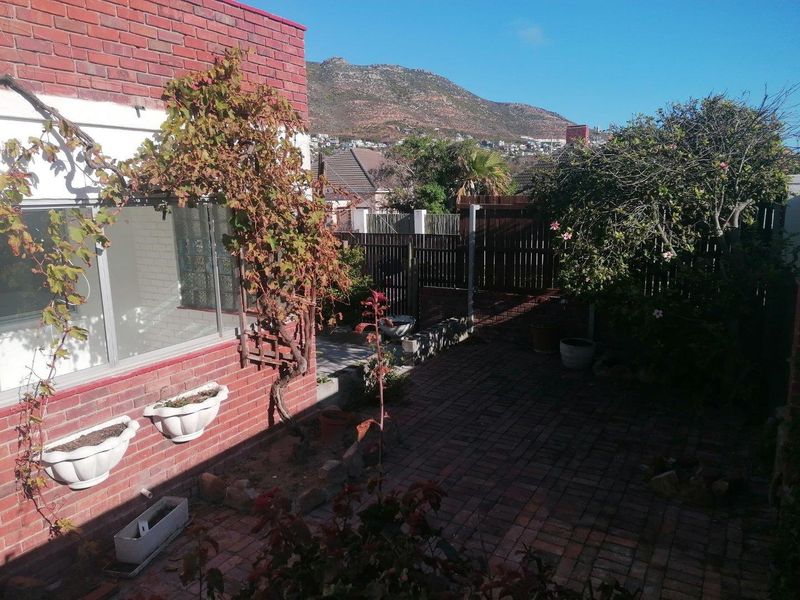 SUNNY GROUND FLOOR APARTMENT - Photo 2