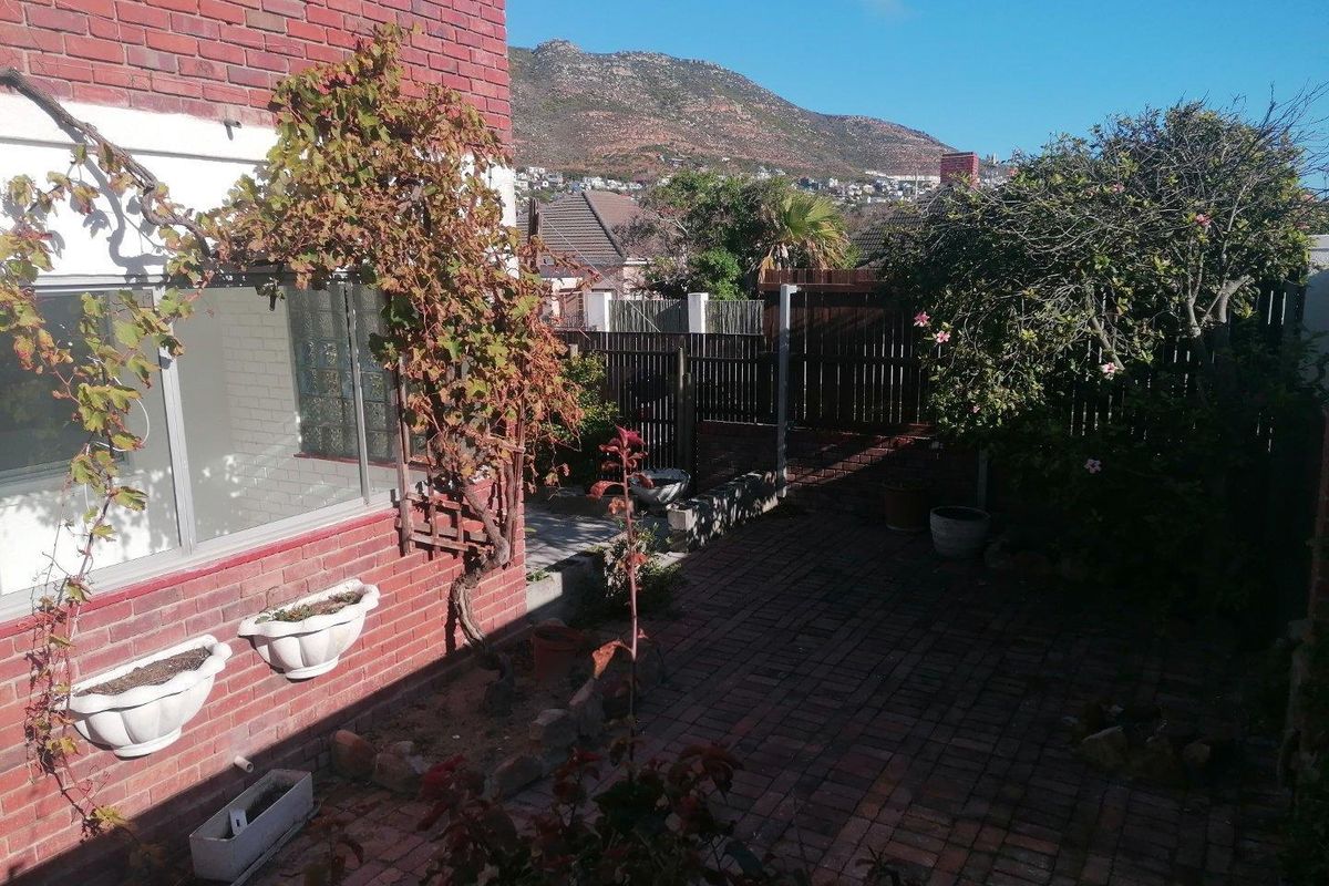 SUNNY GROUND FLOOR APARTMENT - Photo 2