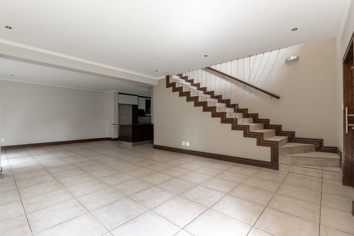 3 Bedroom House to Rent in Dainfern - Photo 4