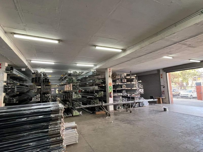 Prime 1,083m2 Ground Floor Warehouse | Stanhope Place | Springfield Park - Photo 8