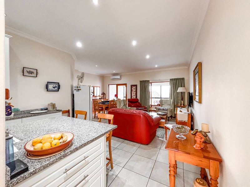 2 Bedroom Top-Floor Apartment for Sale in Howick - Photo 3