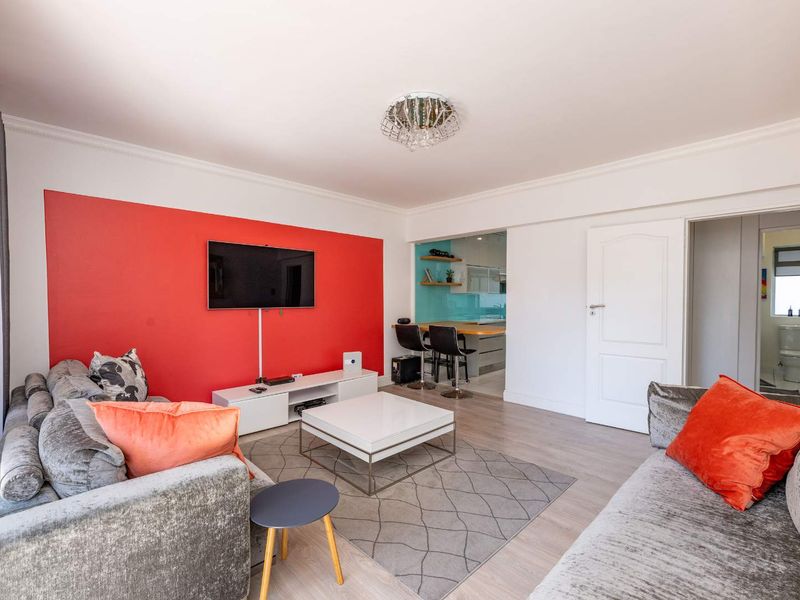 Make an offer on most sought after 2 Bedrooms on the Beach Front Sea Point - Photo 9