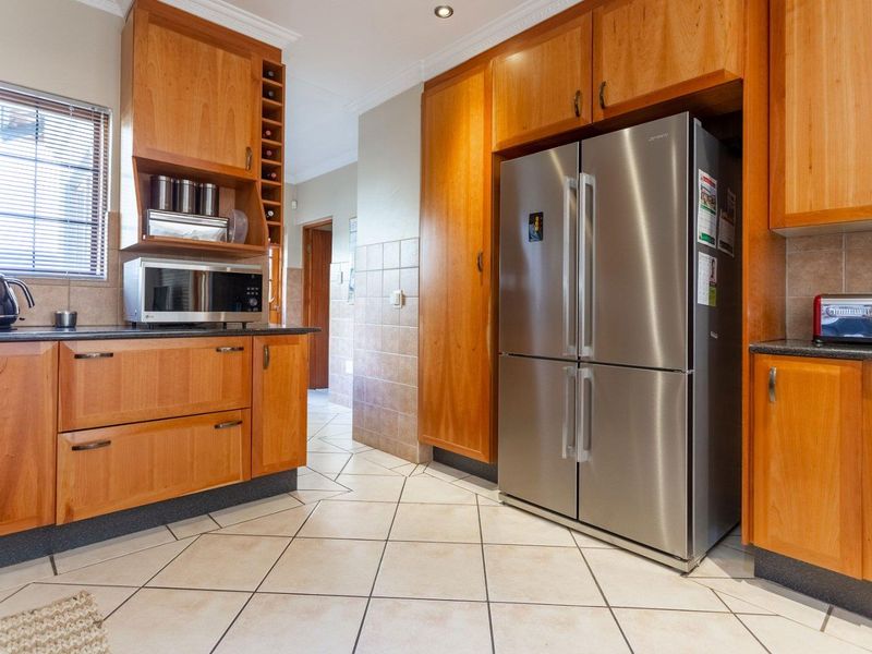 Beautiful 3 Bedroom home in prime location - Photo 9