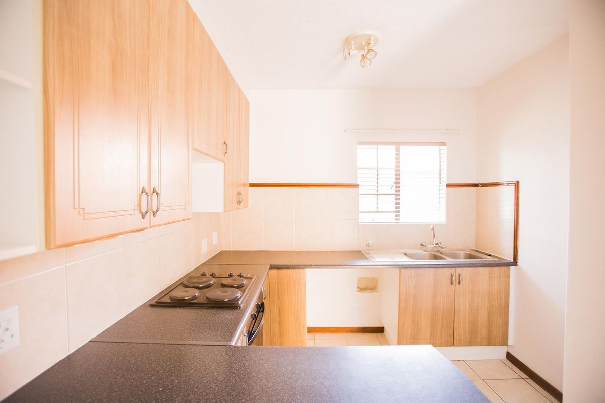 2 Bedroom Townhouse With A Private Garden - Photo 2