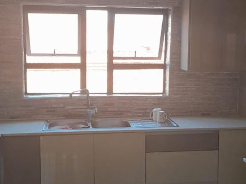 5 bedrooms house for sale in Soshanguve M - Photo 9