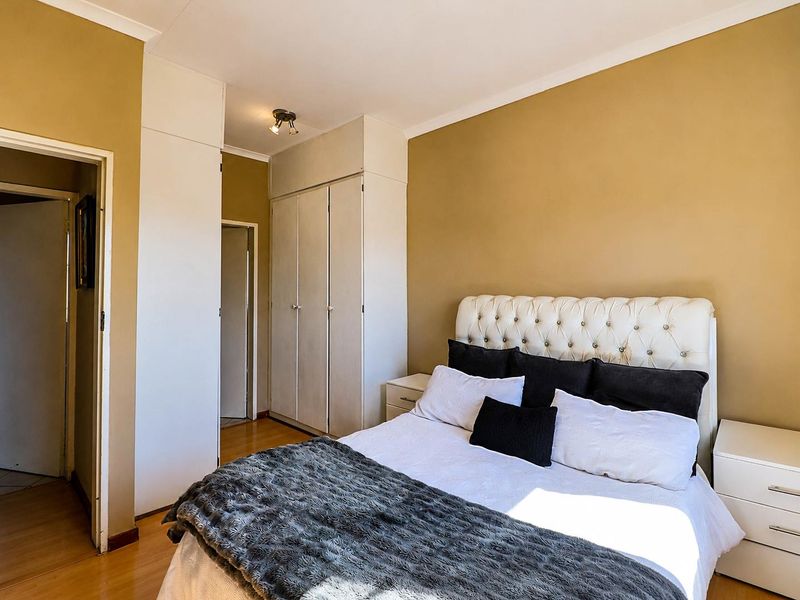 2 Bedroom 2 bathroom apartment - Photo 7