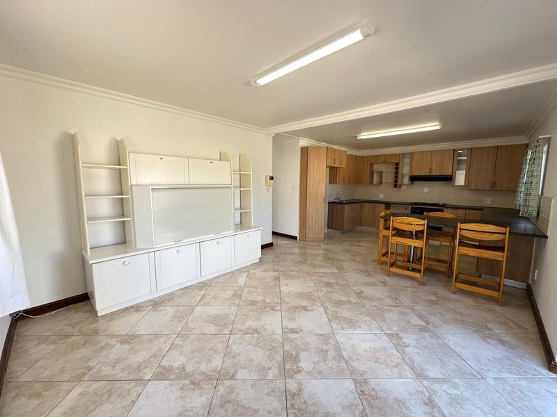 3 Bedroom House TO LET in Cimbebasia - Photo 4