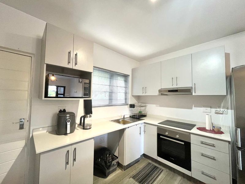 Hendra - Chic Urban Retreat , 2 Bedroom apartment in Park Hill , Durban North - Photo 6
