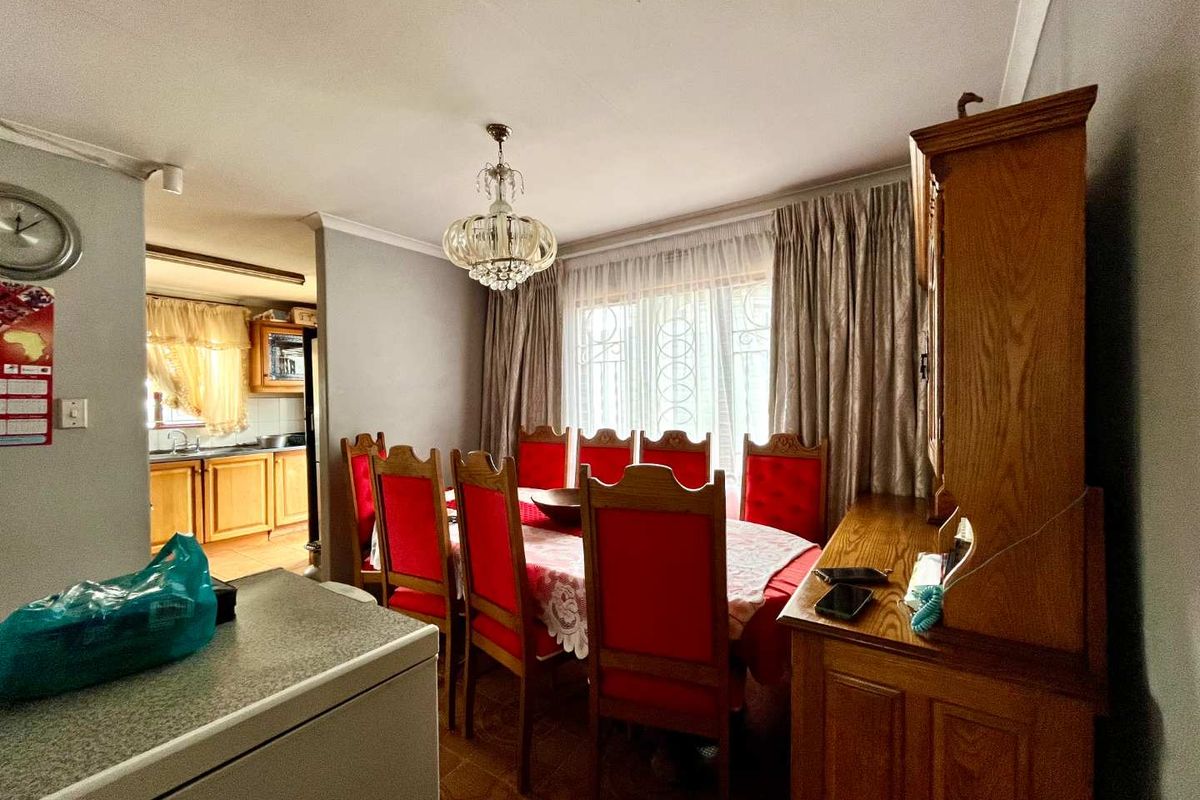 Freestanding 3-Bed Home with Easy Access to Major Routes - Photo 4