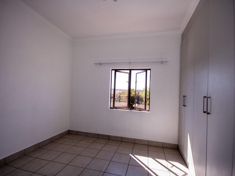 Modern Upstairs Unit - Photo 9