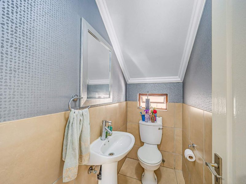 Charming Home in Secure Estate - Photo 10