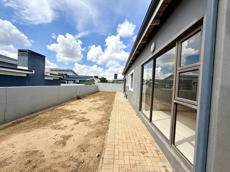 4 Bedroom House For Sale in Finkenstein Village - Photo 7