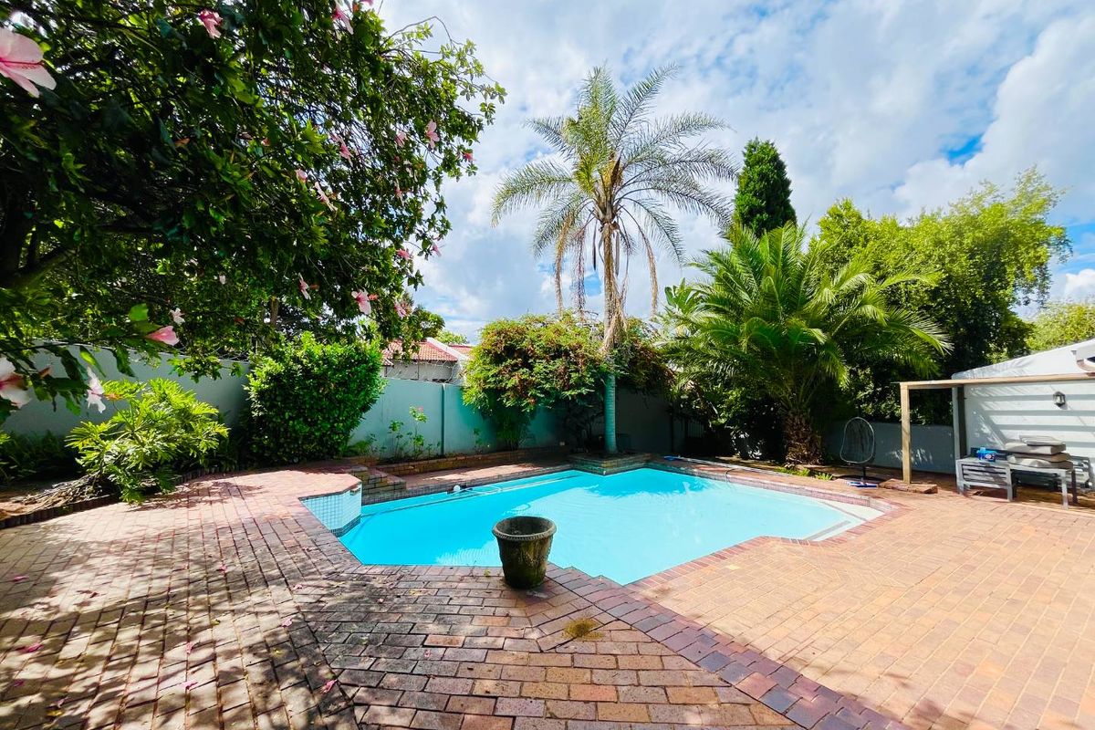 Modern 3 Bed townhouse in the most sought-after complex- Houndstooth - Photo 2