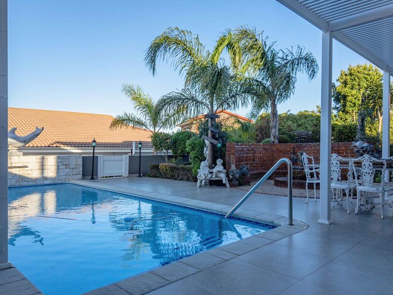 Entertainer’s paradise with heated pool & firepit - Photo 1