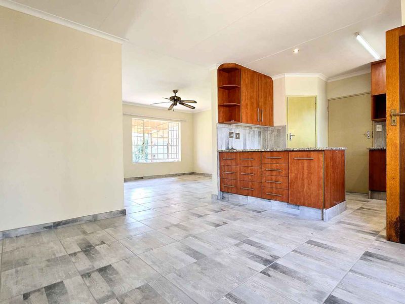 SPACIOUS 3 BEDROOM TOWNHOUSE IN DOORNPOORT - Photo 5