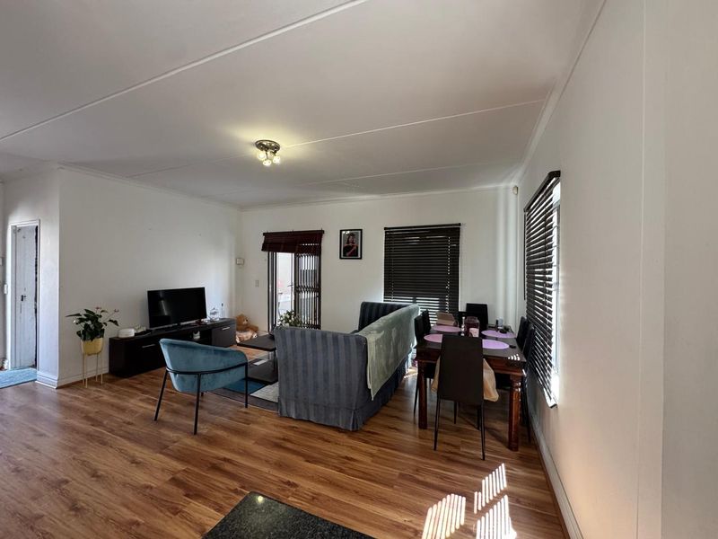 Exceptionally Neat Double-Storey Home in the Heart of Royal Ascot - Photo 9