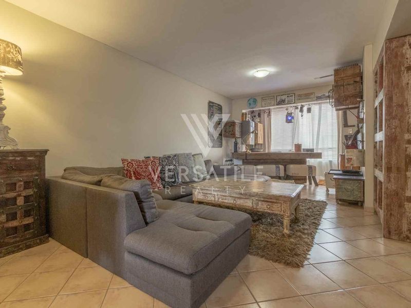 Townhouse for Sale in Long Beach. - Photo 2