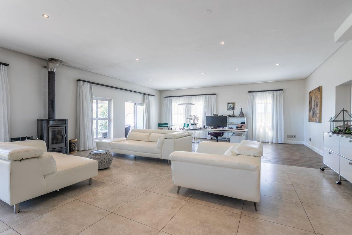 Weekend West Coast Beach House Awaits You - Photo 3