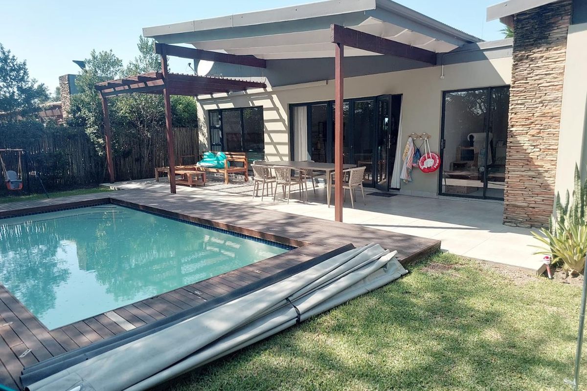 Beautiful Home For Rental in Palm Lakes Estate - Photo 2