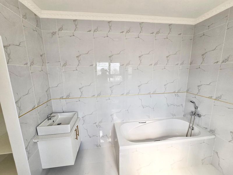 For Sale - Modern Luxury House in Ondangwa! - Photo 8