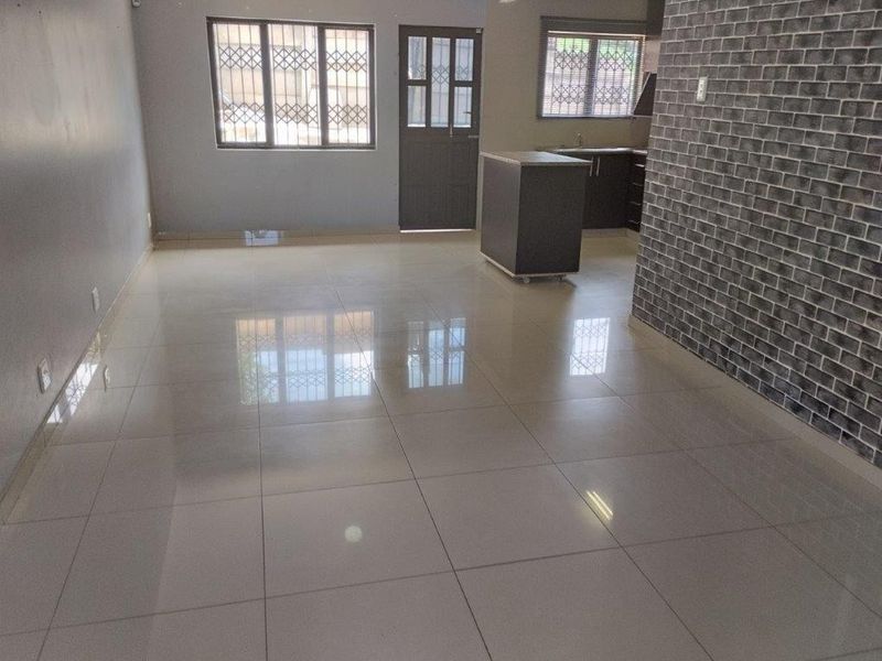 Spacious &amp; Safe - A Bright Jewel Nestled in Reservoir Hills, Durban, For Sale! - Photo 3