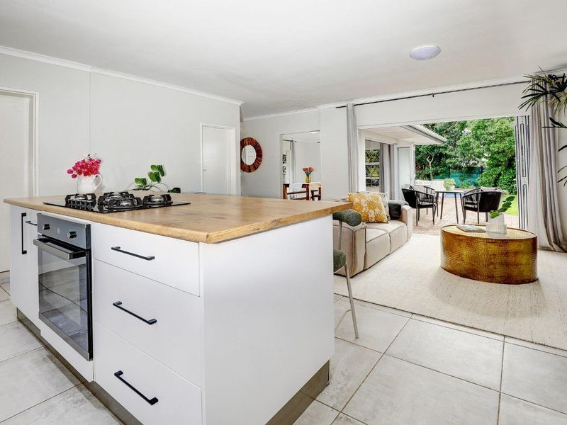 Tranquil Retreat with Mountain Views – Newly Renovated Gem! - Photo 8