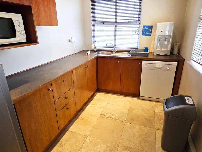 Stunning First Floor Office in Steenberg Office Park - Photo 10