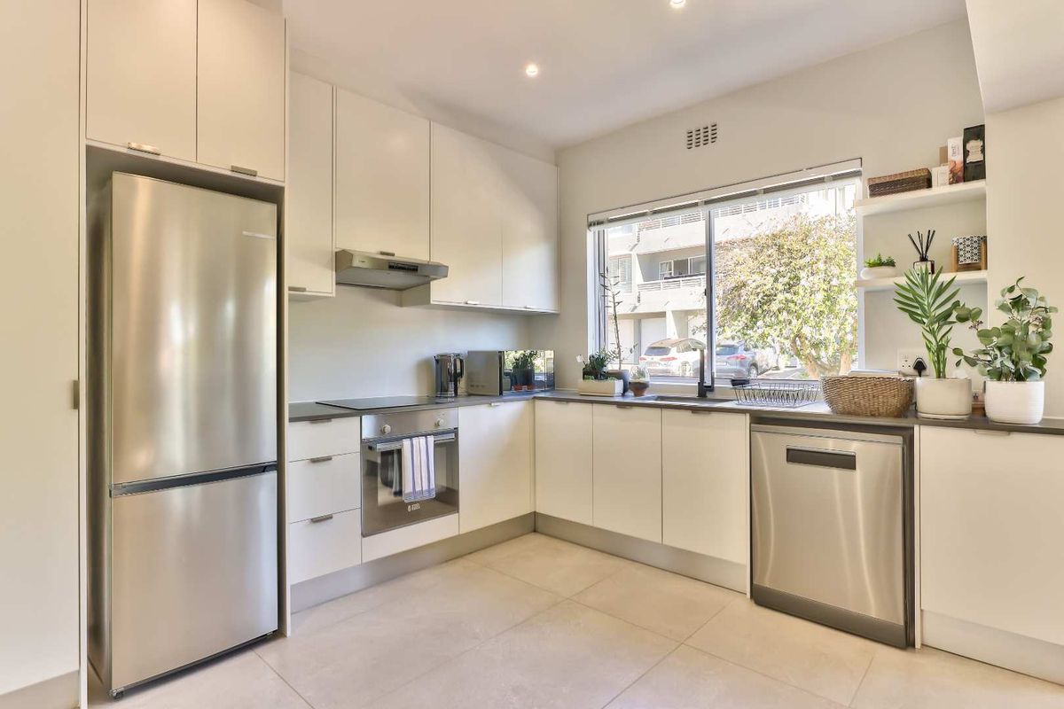 Charming 2-Bedroom Apartment in Upper Green Point.- 26K. - Photo 3