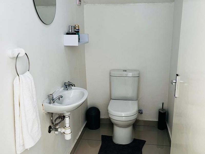 3 Bedroom Apartment For Rent - Cimbebasia - Photo 7