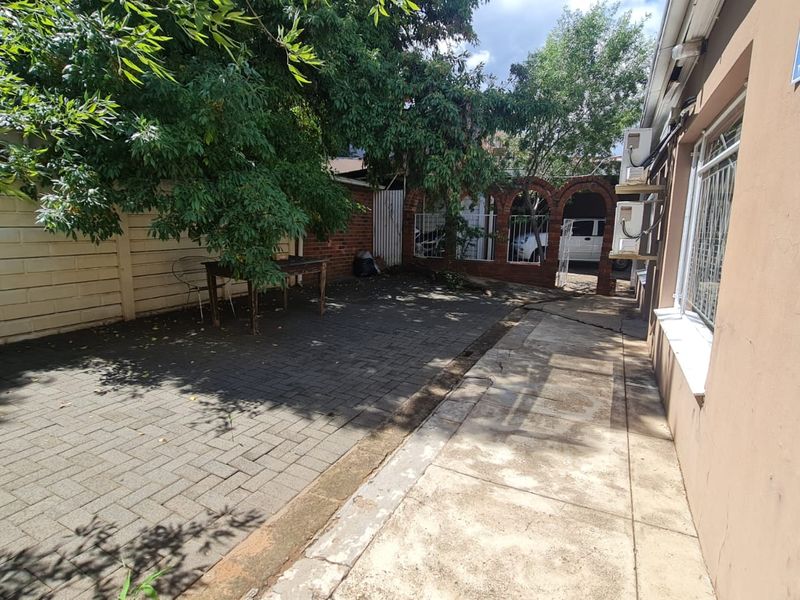 Exceptional Office Space with Income-Generating Flatlet – A Rare Opportunity! EXCLUDES VAT - Photo 8