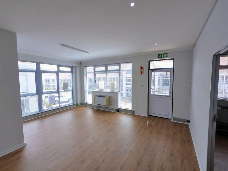 Verstile, Light-Filled Office in Century Square! - Photo 2