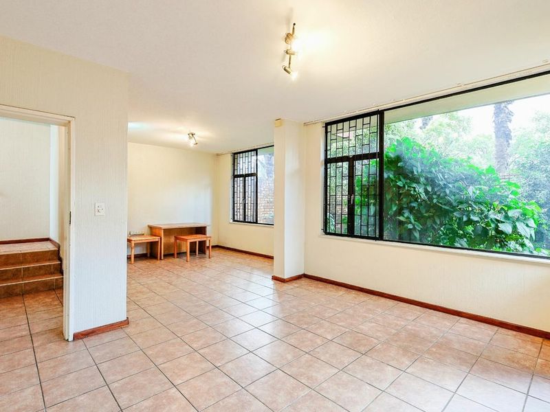 If homes could speak, this one would say: Life is Sweet. - Photo 9