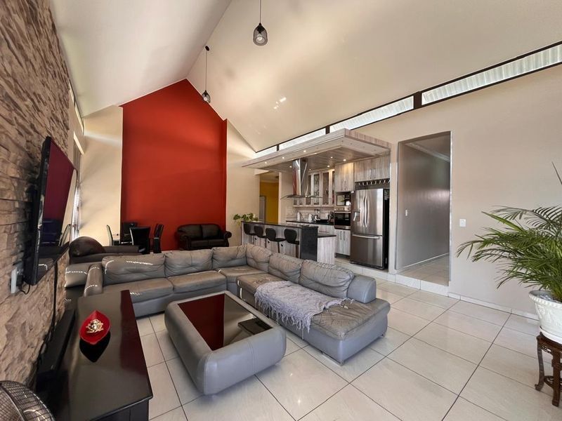 3 Bedroom House For Sale in Elisenheim - Photo 7