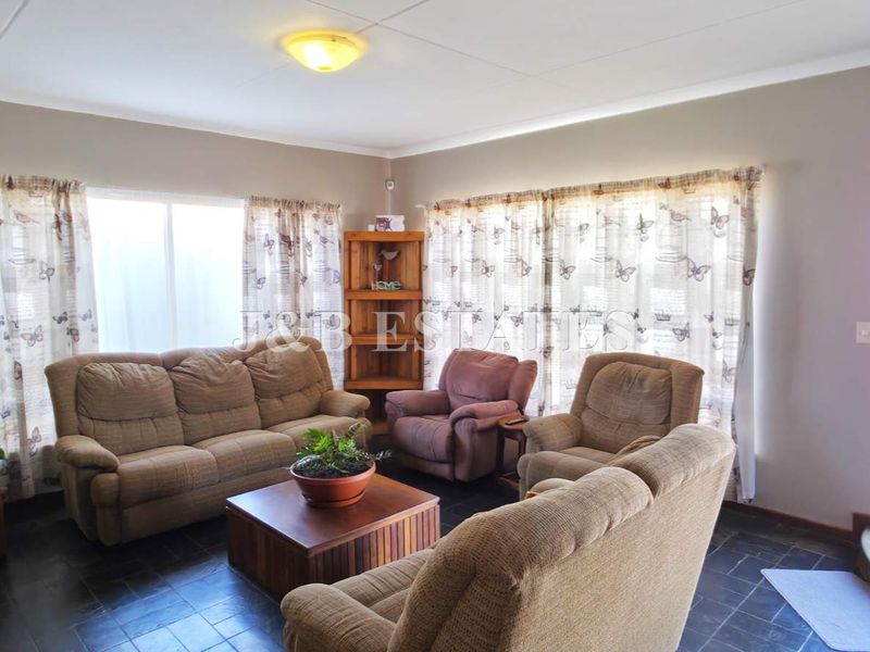 3-Bedroom House On Large Erf - Photo 2