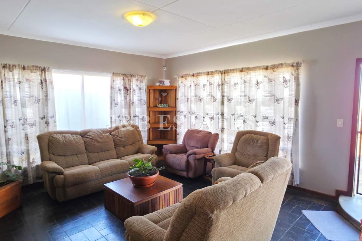 3-Bedroom House On Large Erf - Photo 2