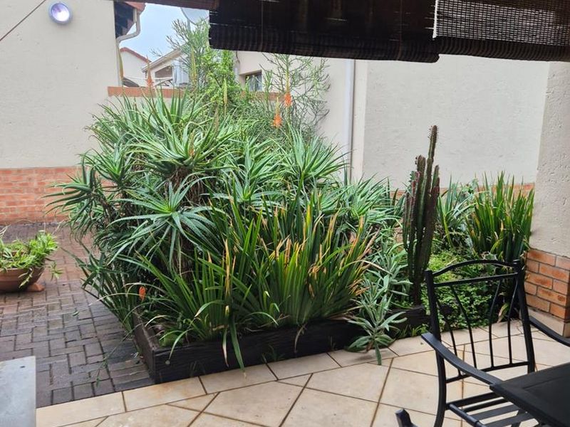 UPMARKET HOME FOR SALE IN THE RETREAT RETIREMENT ESTATE PRETORIA EAST - Photo 7