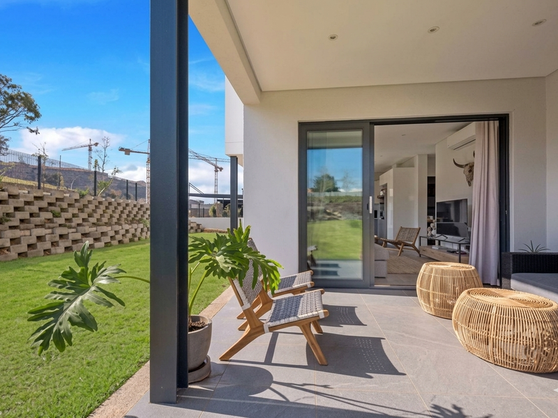 Luxury 2- FULLY FURNISHED Bedroom Apartment for Rent in Steyn City - Photo 2