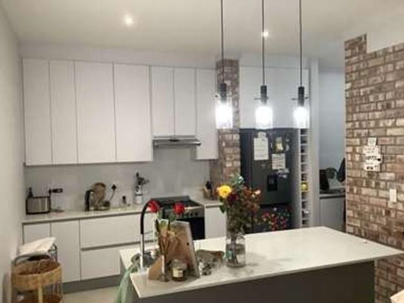 Sophisticated & High-end Apartment built by a renowned developer - Photo 2