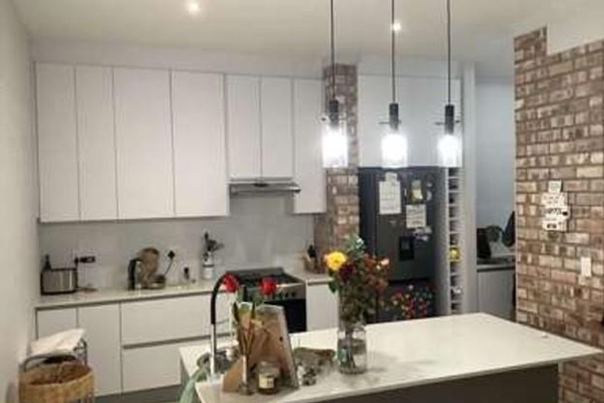 Sophisticated & High-end Apartment built by a renowned developer - Photo 2